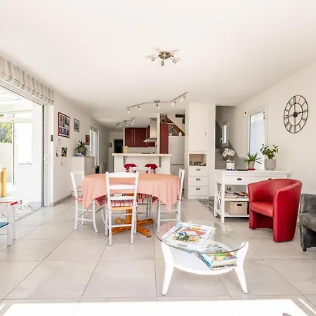Holiday home 19 - Gite, Bien Situe A Pied